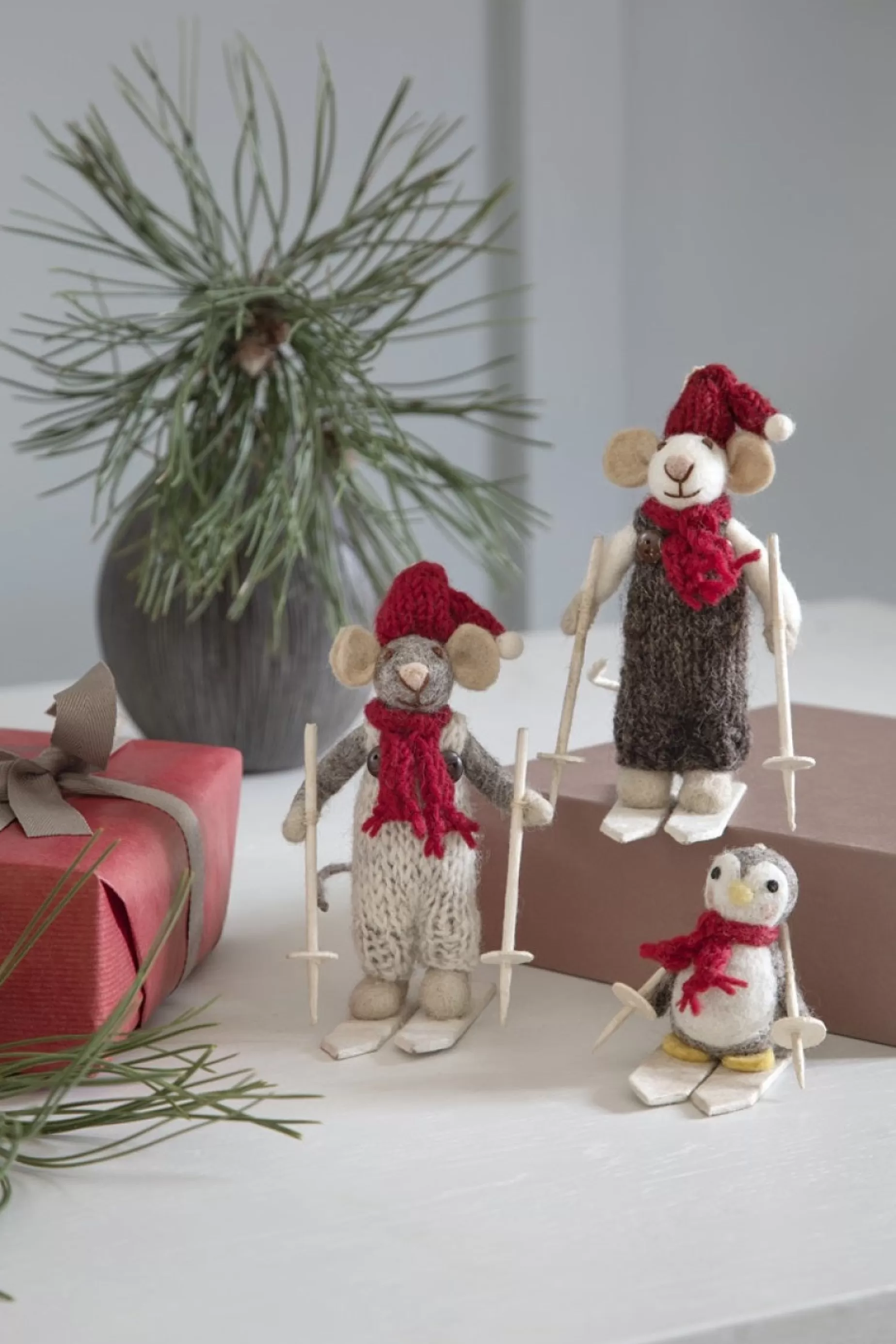 En Gry & Sif Christmas Figurine - Winter Mouse Boy (Small) On Ski'S (Grey) | Felt Figurines