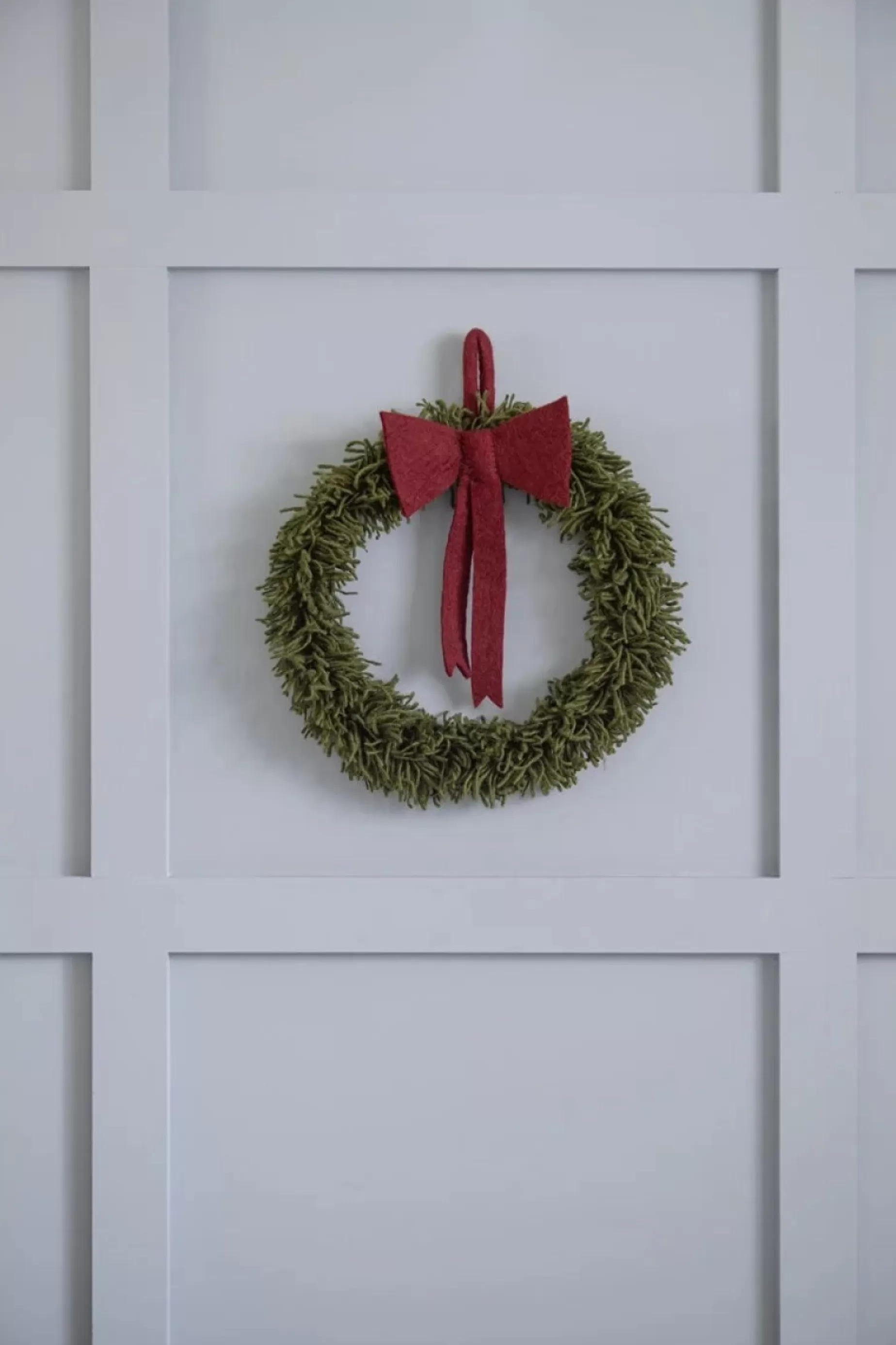 En Gry & Sif Felt Christmas Wreath - Green Wreath With Red Bow (Large) | Felt Christmas Tree Decorations
